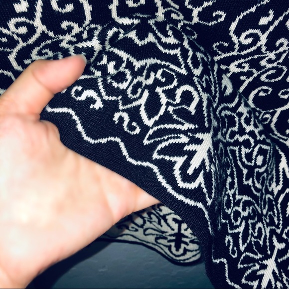 Xhilaration long sleeve crop top - Picture 3 of 3